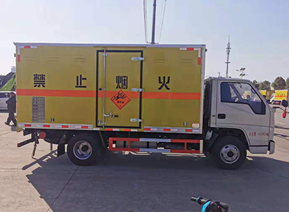 宁乡爆破器材运输车工人安全操作规范与智能技术保障